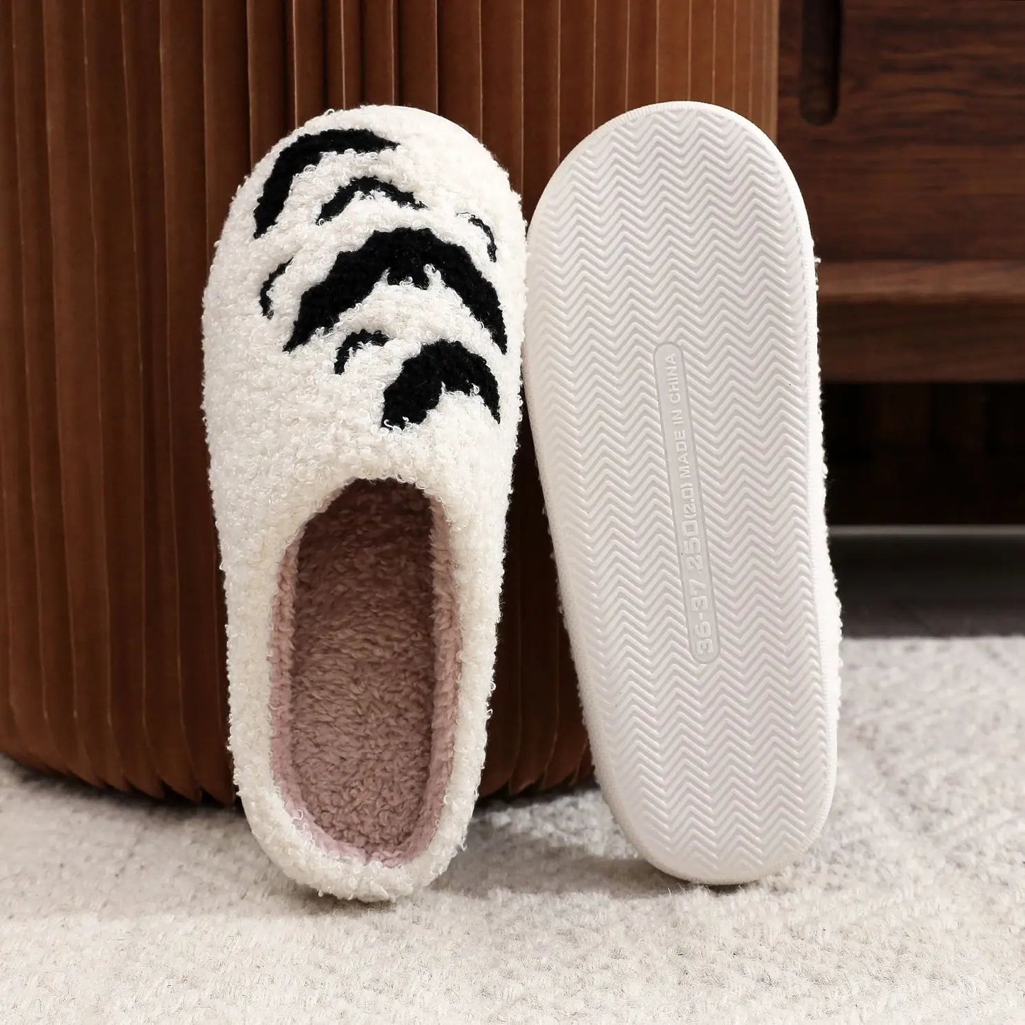 Halloween Bat Pattern Embroidered Plush Home Thick-Soled Comfortable Woolen Cotton Slippers Personalized Warm Non-Slip Indoor Slippers for Men and Women Can Wear Holiday Gifts