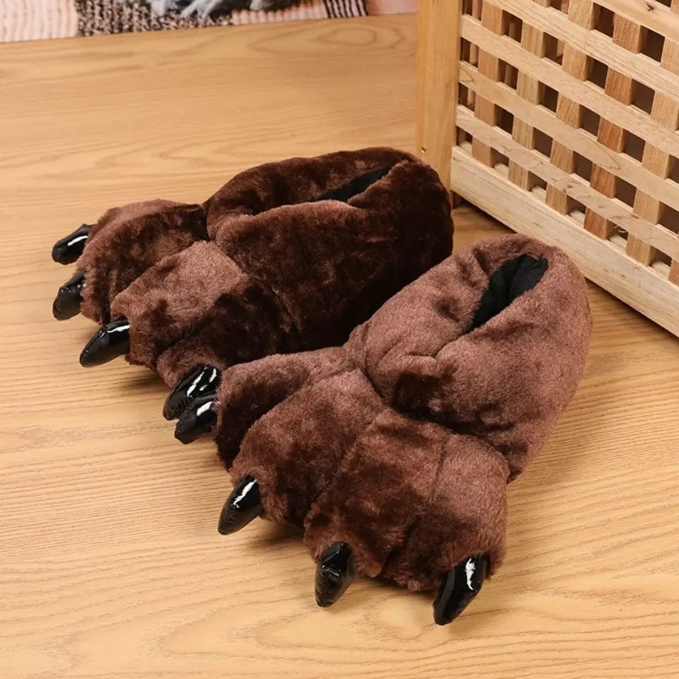 Black furry fur slippers men unisex chunky bigfoot shoes 2024 creative slip on bear paw slippers couples plush indoor shoes
