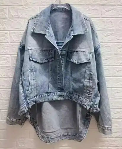 DEAT Women Denim Coat Loose Patchwork Zippers Letters Graffiti Contrast Color Irregular Jackets 2024 Summer New Fashion 33A1421
