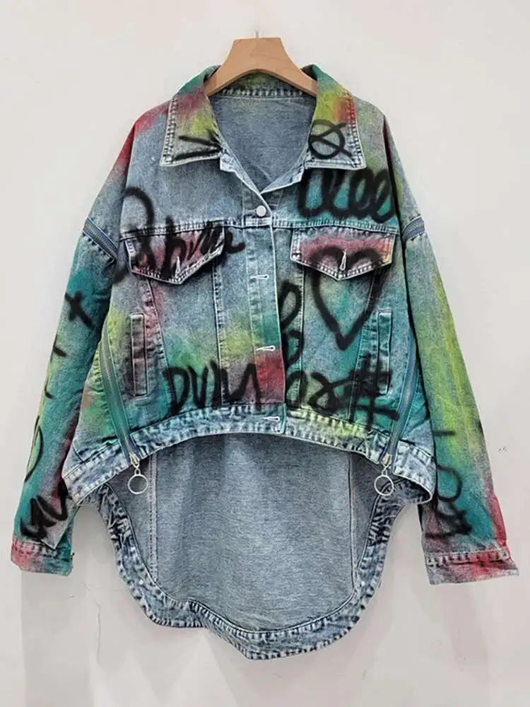 DEAT Women Denim Coat Loose Patchwork Zippers Letters Graffiti Contrast Color Irregular Jackets 2024 Summer New Fashion 33A1421