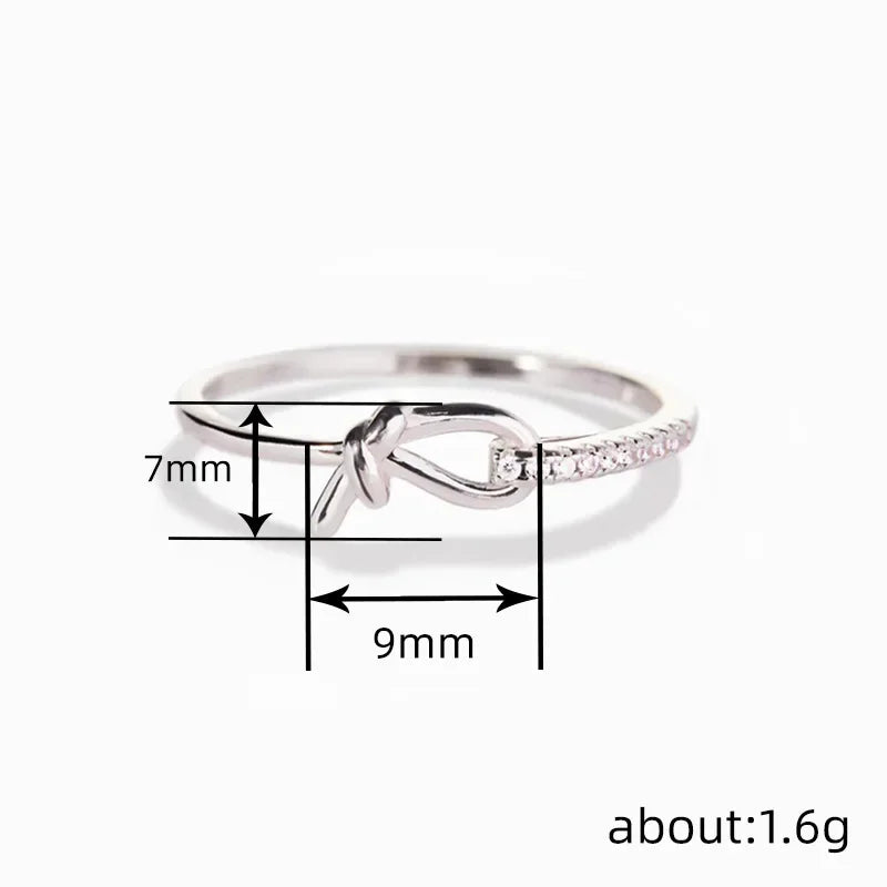New Silver Ladies' Elegant and Glossy Evening Dress, Banquet Light Luxury Style, Jewelry Knot Design, Jewelry Simple Ring